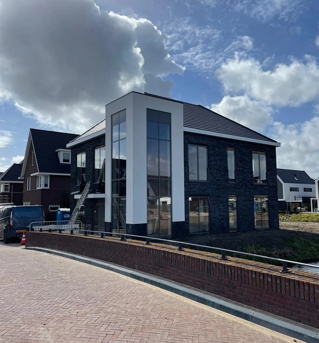 Tevreden team geeft high-five